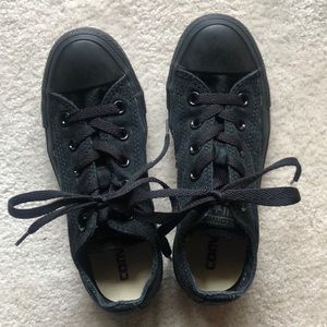 Women’s size 5/Mens size 3 Black Low Top Converse